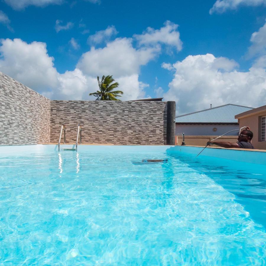 Evasion En Plein Coeur De La Ville T2 Jacuzzis Sauna Et Piscine Au Centre De Grand Anse Ngoại thất bức ảnh