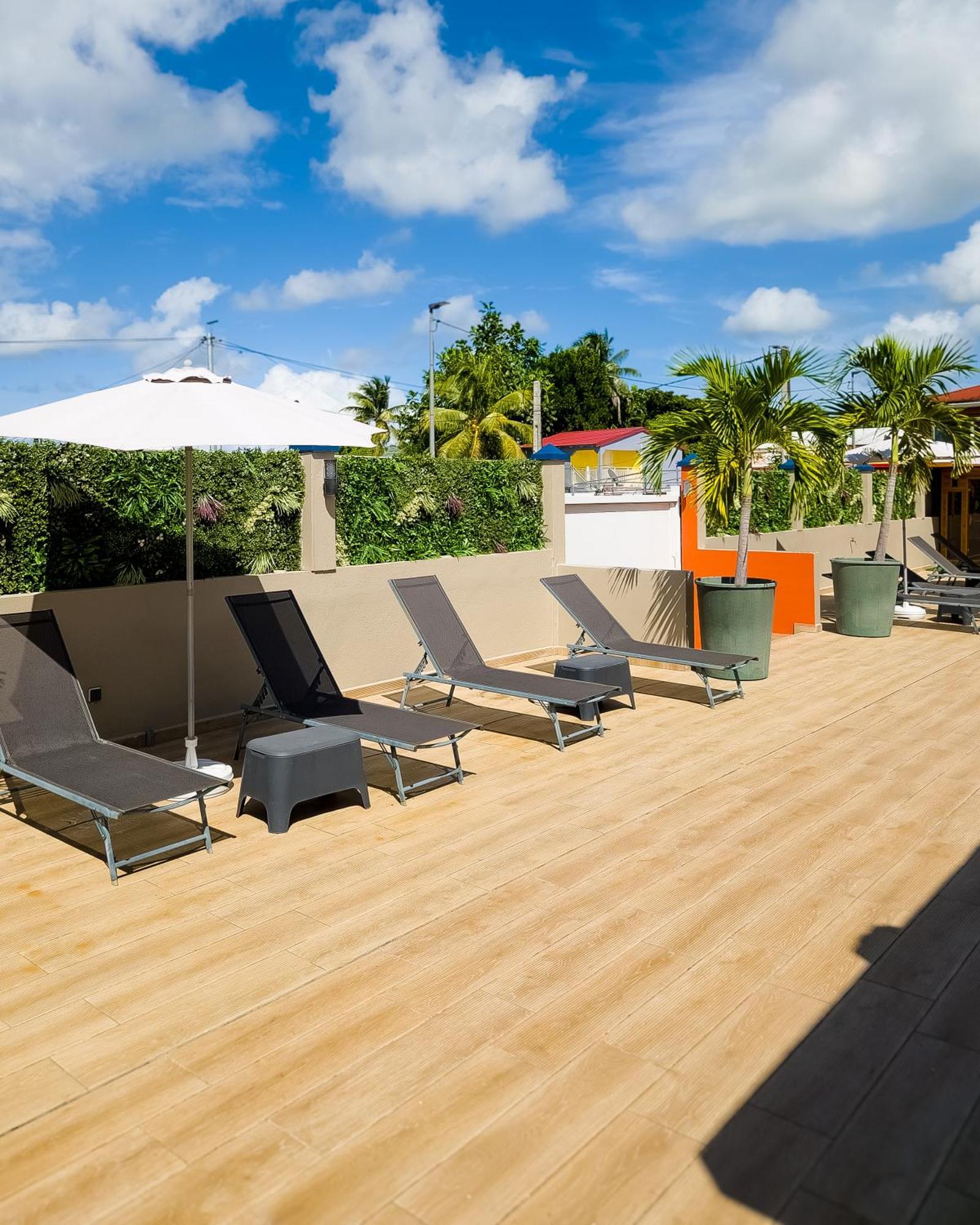 Evasion En Plein Coeur De La Ville T2 Jacuzzis Sauna Et Piscine Au Centre De Grand Anse Ngoại thất bức ảnh